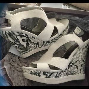 Bakers White animal/Snake print Wedges